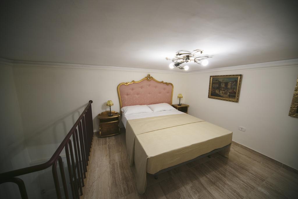 Area Angioina Suites Neapel Exterior foto
